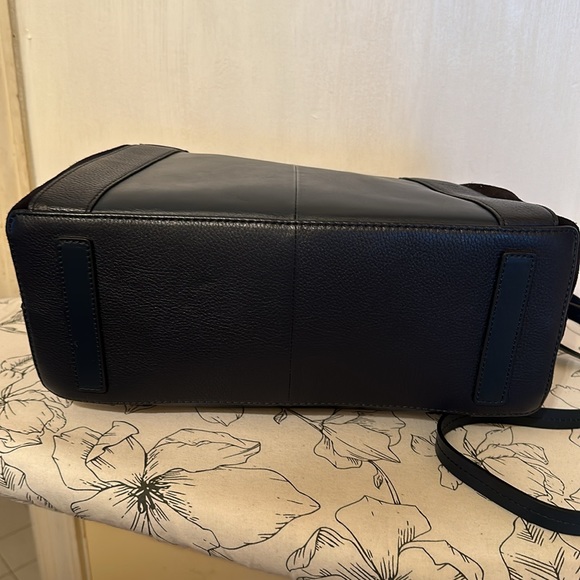 Handbag - Picture 4 of 10